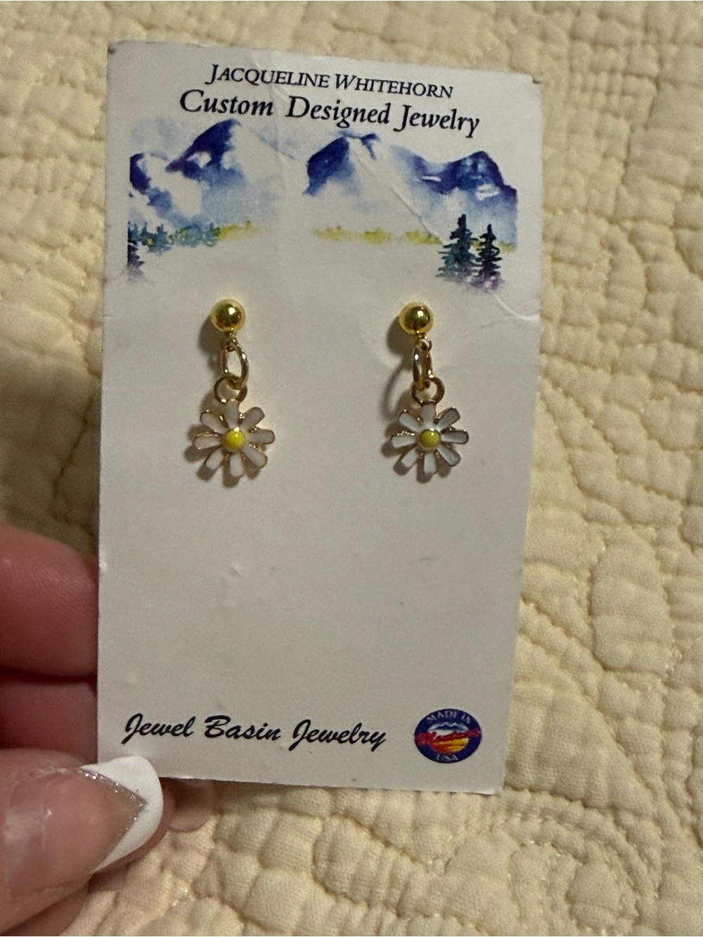 18k Gold Plated White Daisy Drop Earrings nickel free! NWT 🌼